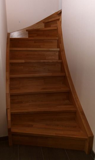 Offene Treppe auf Bolzen